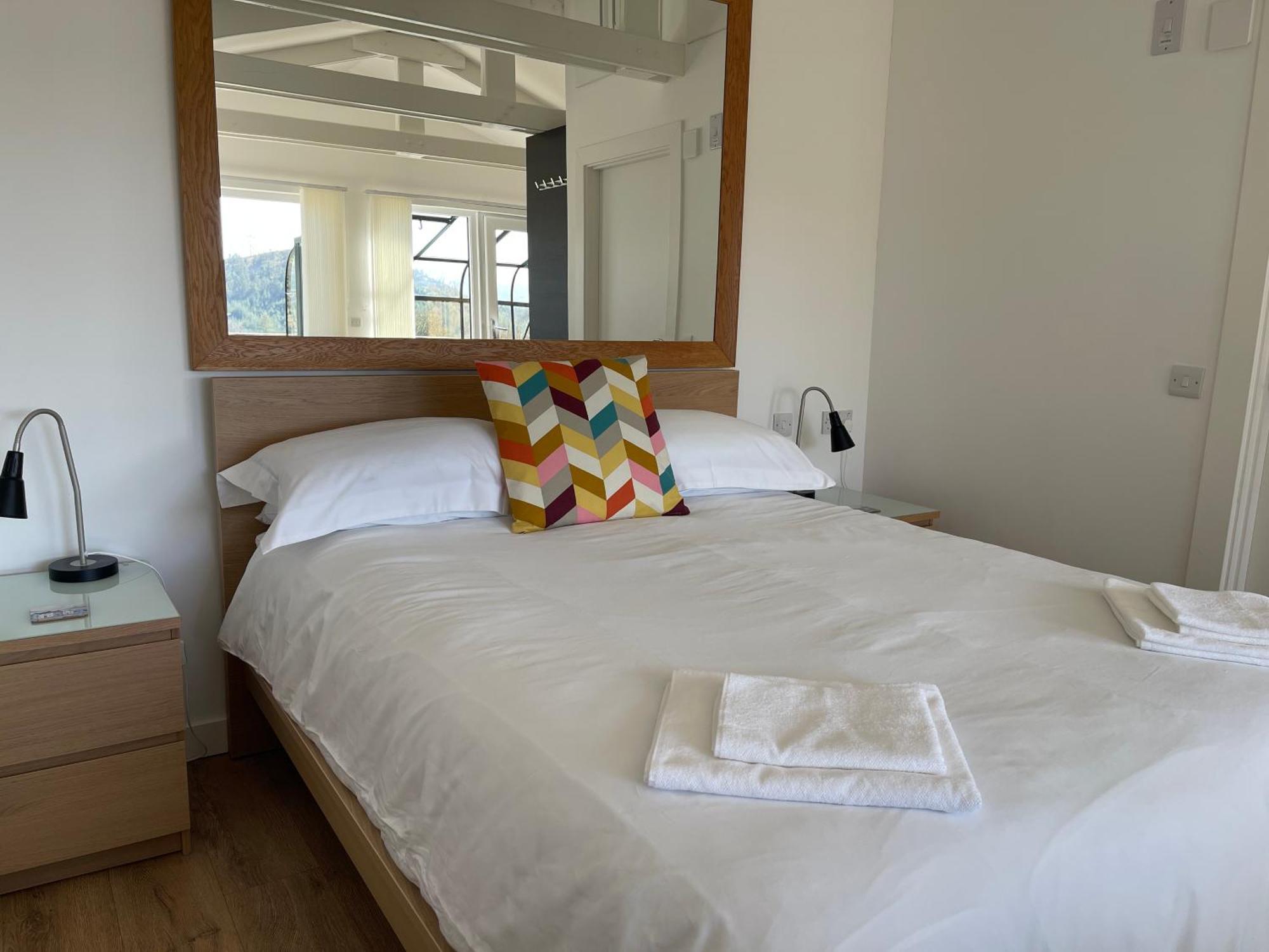 Spacious Lodge With King Sized Bed อินเวอเรรี ภายนอก รูปภาพ